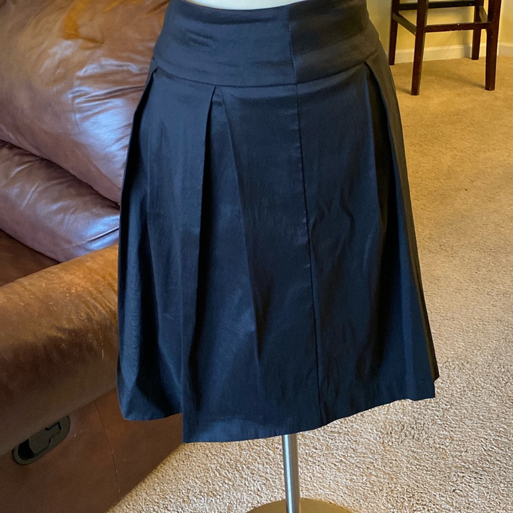Cache black satin pleated A-line skirt size small